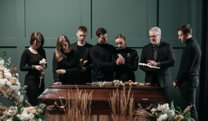 Understanding the Difference: Memorial Service vs Funeral Explained